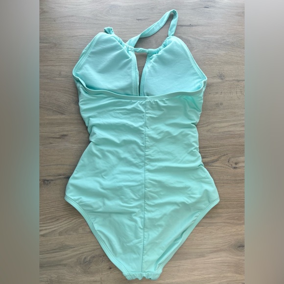 One piece swimsuit - Picture 2 of 3